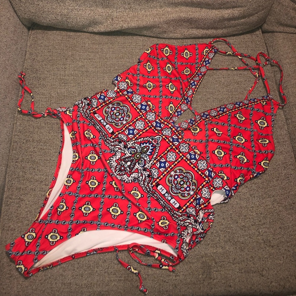 Super cute cut out swim suite